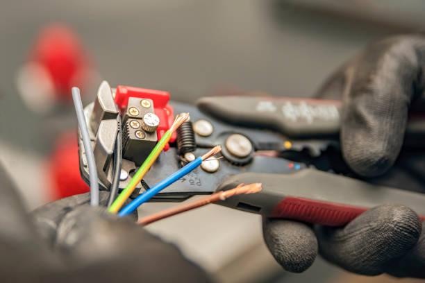Best Commercial Electrician Services  in Byhalia, MS